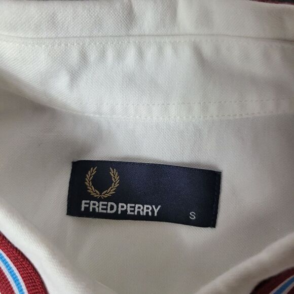 Fred Perry Button Down Men's Size S Shirt White Striped Collar Red Blue - Picture 3 of 11